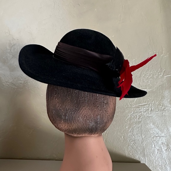 ELEGANT BLACK FELT WIDE BRIM HAT - SATING BAND + BLACK AND RED FEATHERS main image 7